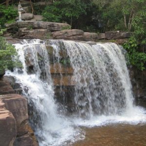 водопад в Кампучии в сухой период 2011