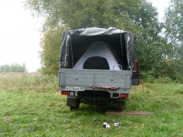 ночью место для палатки сильно не искали)))))