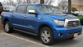 800px-Toyota_Tundra_Crew_Max_Limited.webp
