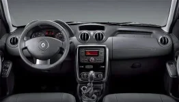 02_Duster_4x4_painelG.webp