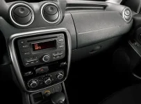 06_Duster_4x2_consolecentra.webp