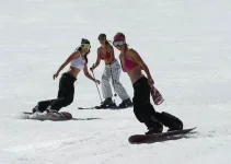 1354611459_ski_girls_14.webp