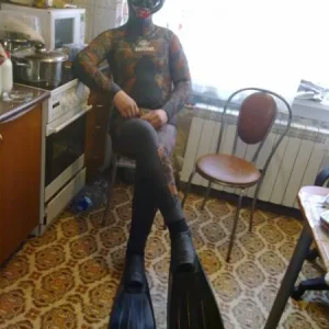 На Новый Год нарядился лягухой