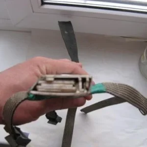 IMG 3328111111

обычный пластиковый короб режем ножницами по металллу, набираем пластины  по высоте ножа