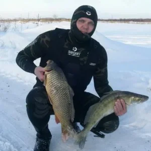 27.02.2011.
прозрак 0,5 метра
глухой коряжник, глубина 3 метра.
судак 3,2 кг
сазанчик 2,8 кг.
