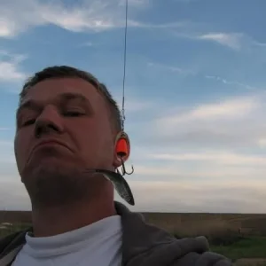 новое увлечение Акакича )))) разновидность сережек..