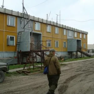 г. Амдерма жилые дома полностью обиты алюминиевыми листами