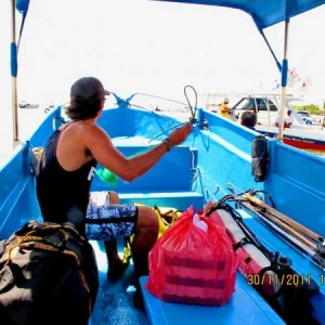 Марио, Балийский подвох. Раннее утро, выход из Nusa Dua. На столе стоит подвоховский обед на троих.