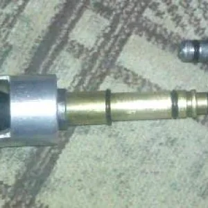 Закачивается через ствол углекислым газом ...