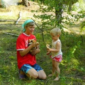 жена ,доча и грибы(белые)