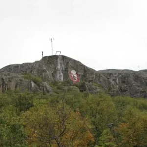 Портрет Ленина на скале в Лиинахамаре