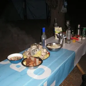 Стол к бою готов.