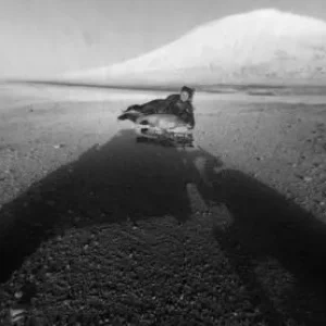 Curiosity нервно курит