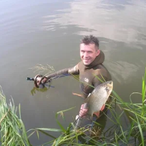 На безрыбьи и ...............