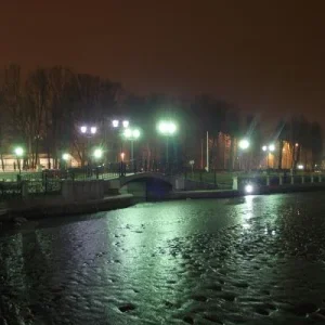 Верхнее озеро и мостик в Юность