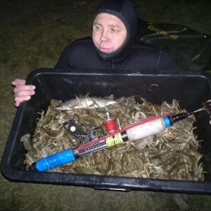 беспечный Деда с заряженным ружжом