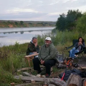 ....вот так сесть на брежку, на природе вдали от смога белокаменной , может смысл жизни в этом .....когда с природой на ты.....