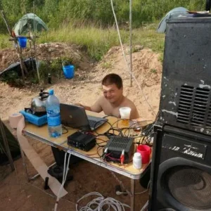..DJ...