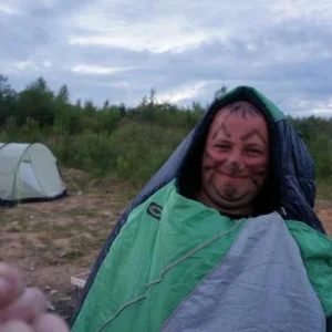 Sedrik  уже не готовится ко сну , он индеец....настоящему индейцу, завсегда везде ништяк...