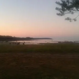 Отлив на море
