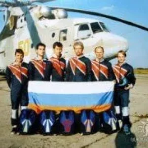 Слева на право:
Юрий Югов, Андрей Белокрылов, Андрей Уракчинцев, Олег Фомин, Константин Кривошеев (капитан команды), Андрей Селивёрстов (воздушный опе