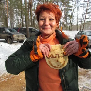 Девушка с косичкой ))