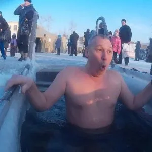 крещение 2015 впервые окунулся в ледяной проруби