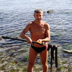Одним выстрелом двух мурен! А вам слабо???