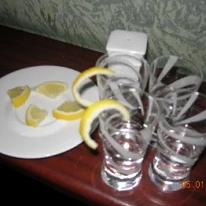 оно нас преследовало