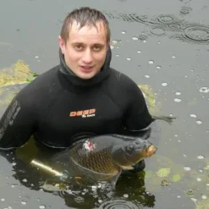 С карпом в пруду.