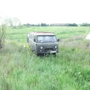 В него влезли даже обычный кухонные стулья со спинками.