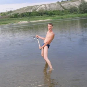 а вдруг сом))) или коряга