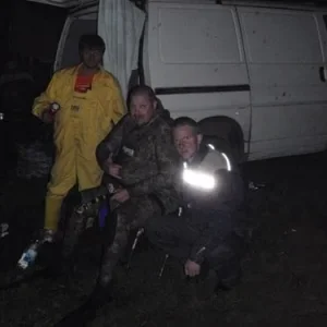 они,просто,чуть ли не силой запихали меня в етот мутняк!!!не отходили ни на шаг пока в воду не залез)))