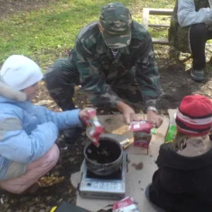 дети варят глинтвейн