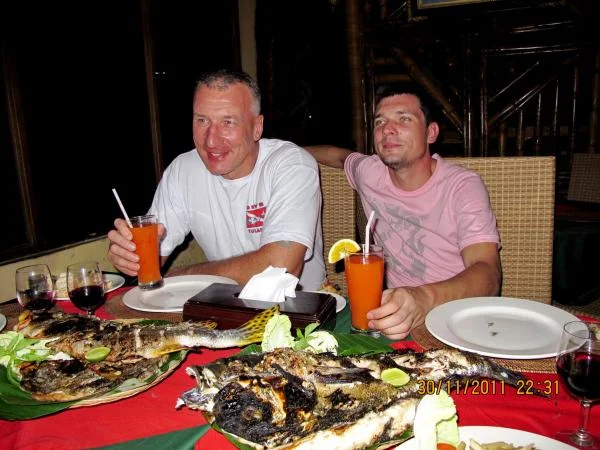 Честно заработанный ужин с настрелянной рыбы - Nusa Dua