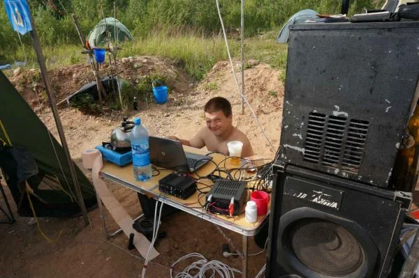 ..DJ...