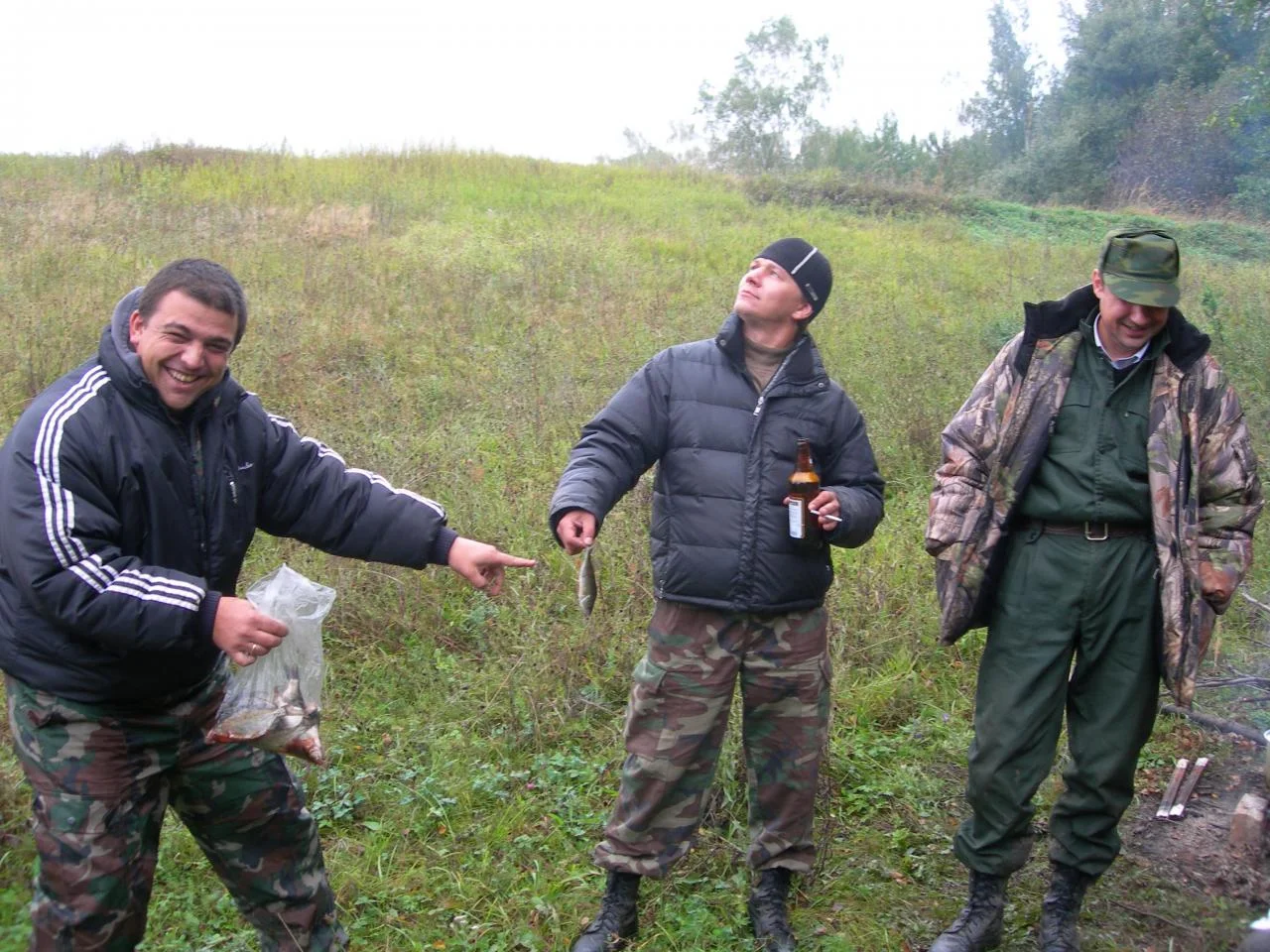 Кто еще над кем смеЁтся... в пакете рыба на сеть.... в руке на спининг!!!