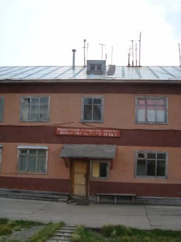 наше временное пристанище. Зимой снег наметает до крыши