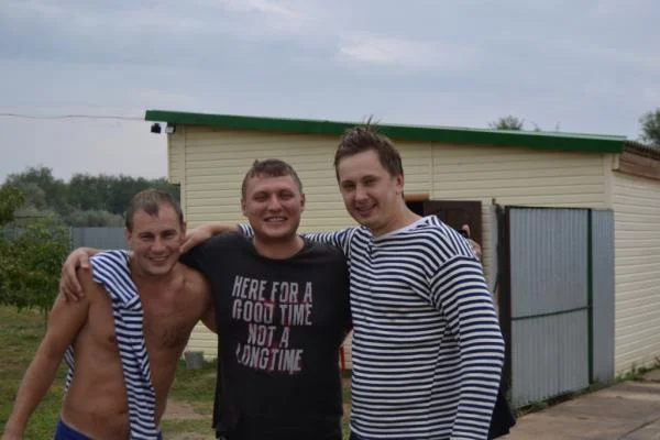 Ну а здесь видно что некоторые уже приехали)