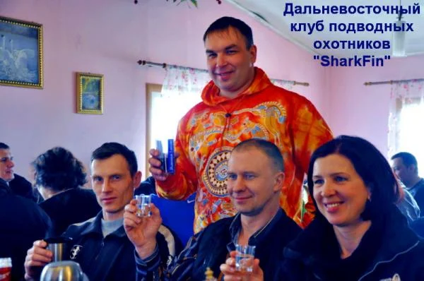 Олег, Дима, Леша, Марина, подняли тост  "Как хорошо что все мы здесь сегодня собрались!!!"