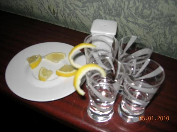 оно нас преследовало