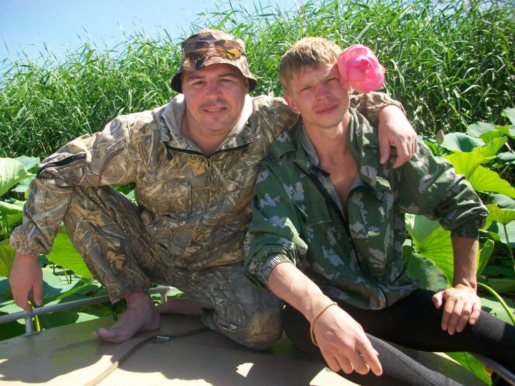 р