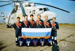 Слева на право:
Юрий Югов, Андрей Белокрылов, Андрей Уракчинцев, Олег Фомин, Константин Кривошеев (капитан команды), Андрей Селивёрстов (воздушный опе
