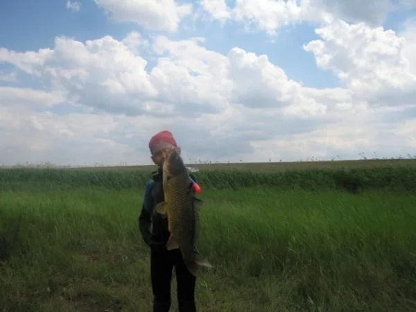 Витя с сазаном2