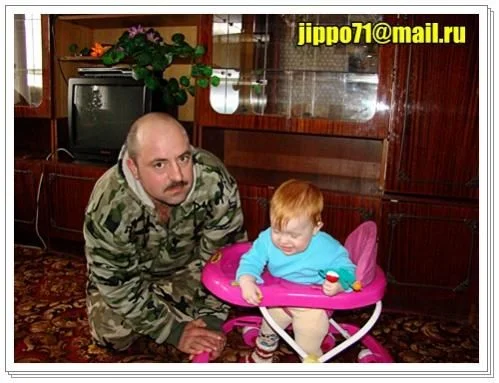 внучка!
 один раз решил оставить усы,так меня чуть живьем не сьели!