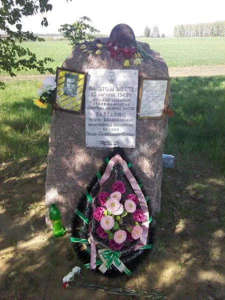 Воронежская обл. недалеко от г. Острогожска, через поле стоял худор отца когда то..