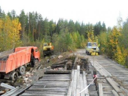 вот так падают грузовички...