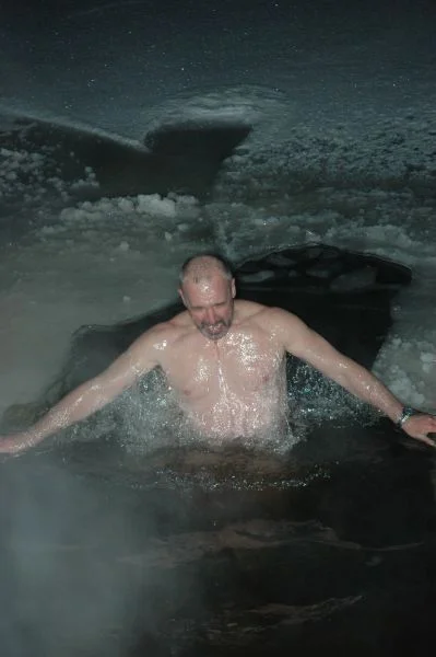 Все врут. Не жгет и ноги мерзнут!!!!