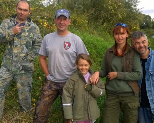 за кадром Петр просто)