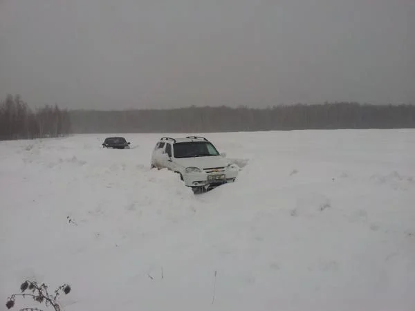 Занесло по дороге. Сидели сутки.